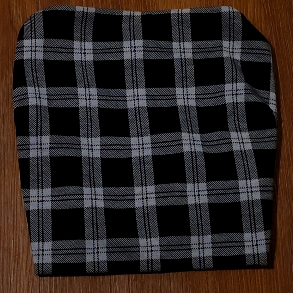 FASHION Q black and white top